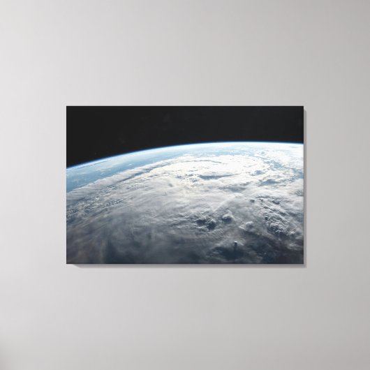 アフリカの海岸上空の熱帯低気圧台。 キャンバスプリント (正面)