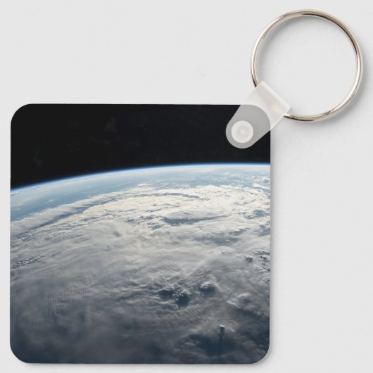 アフリカの海岸上空の熱帯低気圧台。 キーホルダー (裏面)