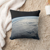 アフリカの海岸上空の熱帯低気圧台。 クッション (ブランケット)