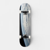 アフリカの海岸上空の熱帯低気圧台。 スケートボード (正面)