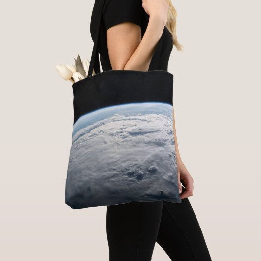 アフリカの海岸上空の熱帯低気圧台。 トートバッグ (クローズアップ)