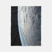 アフリカの海岸上空の熱帯低気圧台。 フリースブランケット (正面)