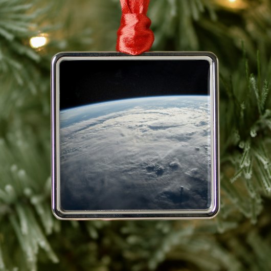 アフリカの海岸上空の熱帯低気圧台。 メタルオーナメント (ツリー)