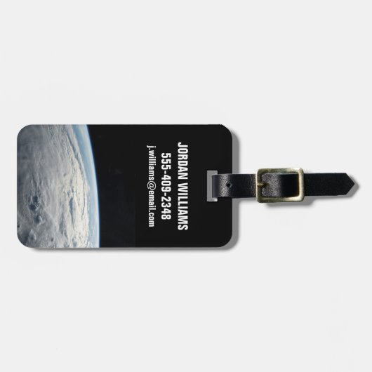 アフリカの海岸上空の熱帯低気圧台。 ラゲッジタグ (正面横)