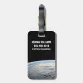 アフリカの海岸上空の熱帯低気圧台。 ラゲッジタグ (裏面縦)