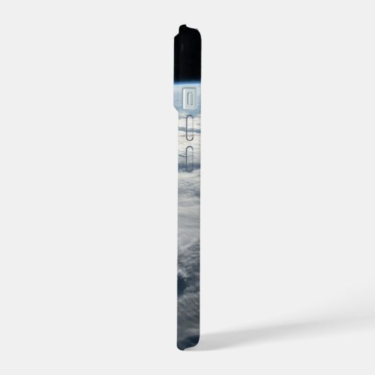 アフリカの海岸上空の熱帯低気圧台。 iPhone 15ケース (左側面)