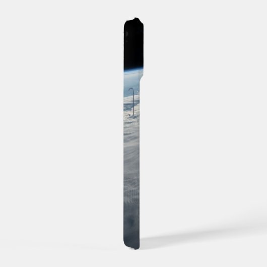 アフリカの海岸上空の熱帯低気圧台。 iPhone 15ケース (右側面)