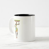 アフリカの部族の女性(バスケットの部族アート) ツートーンマグカップ (正面左)