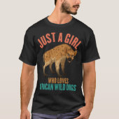 アフリカの野犬を愛しているだけの女の子 Tシャツ (正面)