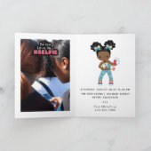 アフリカアメリカンガールフォトブースセルフィ誕生日 招待状 (内部)