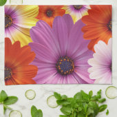 アフリカカラフルデイジーのメドレーの花 キッチンタオル (折り畳み)