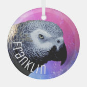 アフリカクールグレイのオウムのピンク紫のペットバードネーム ガラスオーナメント (正面)