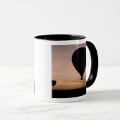 アフリカケニアマサイマラ二つの風船が滑る マグカップ (正面右)