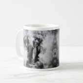 アフリカゾウのモノクローム水彩画 コーヒーマグカップ (正面左)