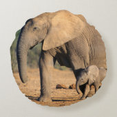 アフリカゾウの母親と子牛の動き ラウンドクッション (裏面)