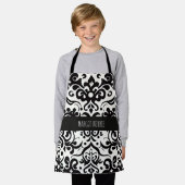アフリカダマスク白黒パターン エプロン (着用した状態)