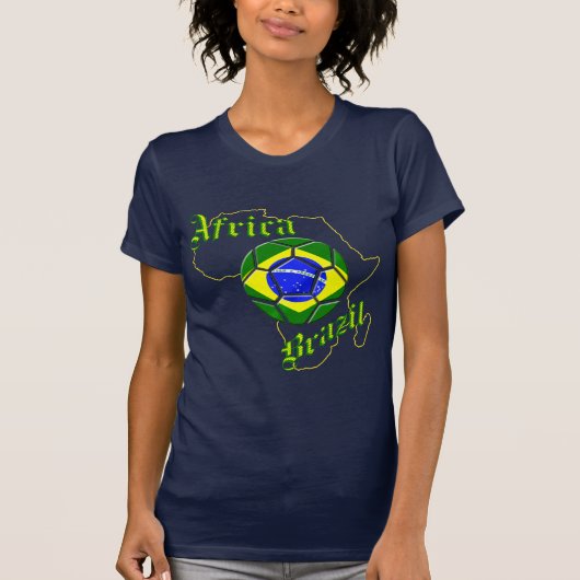 アフリカブラジルアフリカの地図のブラジルの旗のサッカーT Tシャツ (正面)