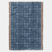 アフリカヨルバブルー&ブラック幾何学模様 スローブランケット (正面縦)