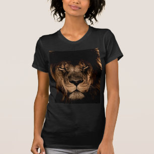 アフリカライオンのマニアの目を閉じる Tシャツ