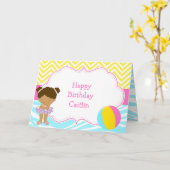 アフリカンアメリカンガールプールパーティーバッシュ誕生日 カード (黄色い花)