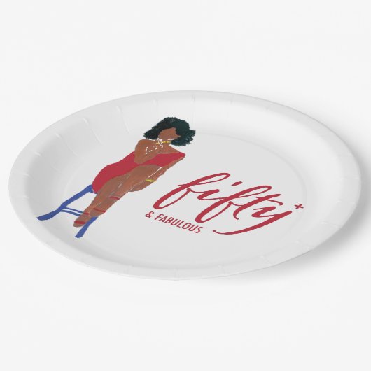 アフリカンアメリカンレッドドレスディヴァ50+と素晴らしい ペーパープレート (アングル)