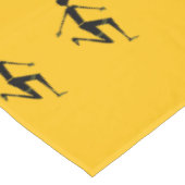 アフリカンアート、シルエットアスリートオレンジパターン テーブルクロス (アングル)