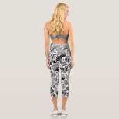 アフリカンガールポートレートトライバルタトゥー カプリレギンス (裏面)