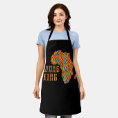 アフリカンケンテアートアフリカンアメリカン地図プリントブラック エプロン (着用した状態)