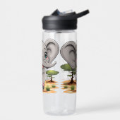 アフリカンサバンナで象のベビーが幸せにジャンプ ウォーターボトル (左面)