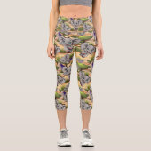 アフリカンサバンナで象のベビーが幸せにジャンプ カプリレギンス (正面)