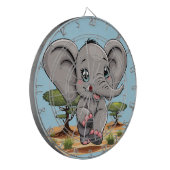 アフリカンサバンナで象のベビーが幸せにジャンプ ダーツボード (正面左)