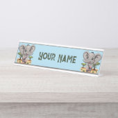 アフリカンサバンナで象のベビーが幸せにジャンプ デスクネームプレート (正面)