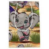 アフリカンサバンナで象のベビーが幸せにジャンプ ミディアムペーパーバッグ (正面)