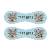 アフリカンサバンナで象のベビーが幸せにジャンプ 野球ボール (パネル)