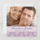 アフリカン バイオレット & シルバー ダマスク フォト ウェディング 招待状 (裏面)