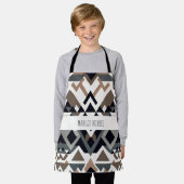 アフリカ三角形の幾何学的な茶色のグレーパターン エプロン (着用した状態)