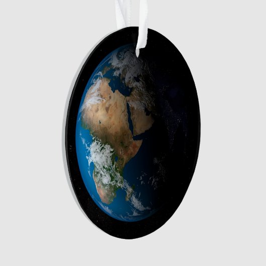 アフリカ上空の模擬雲を示す全地球。 オーナメント (正面)