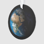アフリカ上空の模擬雲を示す全地球。 オーナメント (正面)