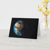 アフリカ上空の模擬雲を示す全地球。 カード (黄色い花)