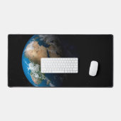 アフリカ上空の模擬雲を示す全地球。 デスクマット (キーボード&マウス)