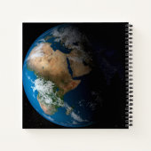 アフリカ上空の模擬雲を示す全地球。 ノートブック (裏面)