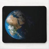 アフリカ上空の模擬雲を示す全地球。 マウスパッド (正面)