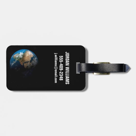 アフリカ上空の模擬雲を示す全地球。 ラゲッジタグ