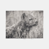 アフリカ人によって斑点を付けられるハイエナ フリースブランケット (正面(横))