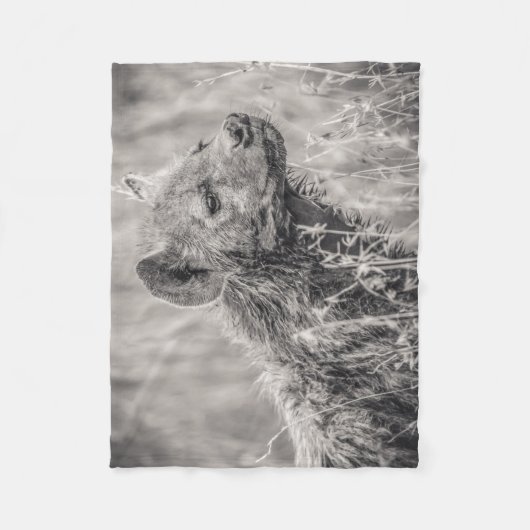 アフリカ人によって斑点を付けられるハイエナ フリースブランケット (正面)