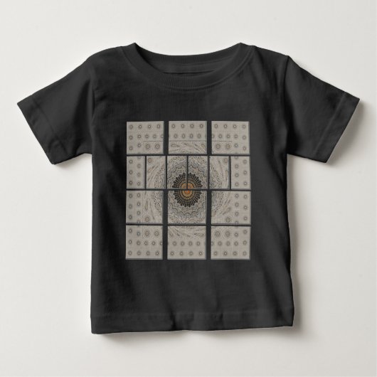 アフリカ伝統的モザイクアートプリント。 ベビーTシャツ (正面)
