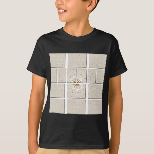 アフリカ伝統的モザイクアートプリント。 Tシャツ (正面)