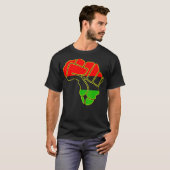 アフリカ地図と黒の歴史拳 Tシャツ (正面フル)