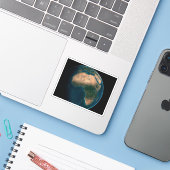 アフリカ大陸の上の宇宙から完全な地球。 シール (ノートパソコンとiPhone)