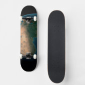 アフリカ大陸の上の宇宙から完全な地球。 スケートボード (正面)